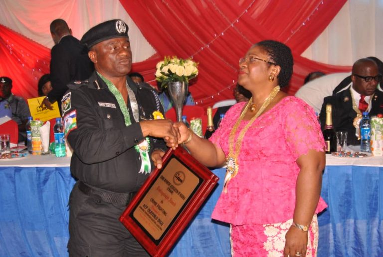 Lagos RRS commander, Tunji Disu, rewards officers for helping woman give birth