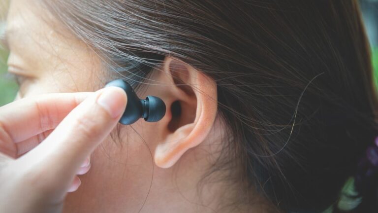 Study shows 1 billion young people are at risk for hearing loss. This is how to prevent it