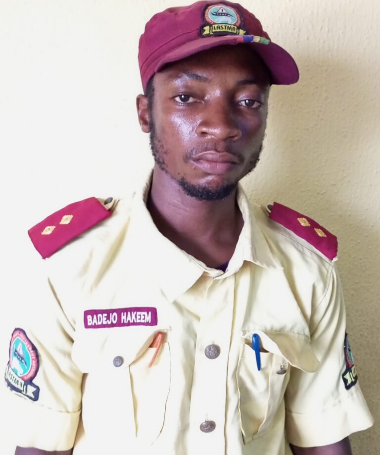 LASTMA nabs a fake traffic officer at lekki, recovers uniform and other kits