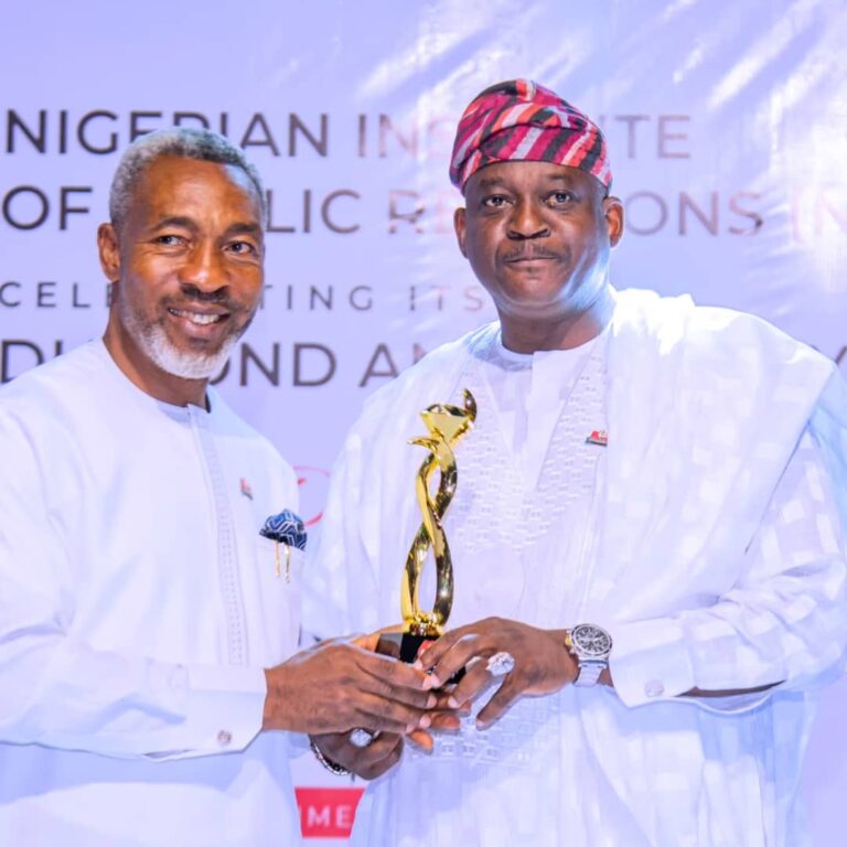 NPF bag compliance award at NIPR anniversary 